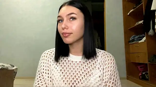 LonnaStehlik online show from November 6, 2025, 7:04 pm