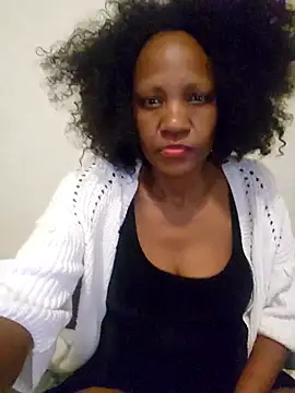 Snapshot of Mommy_Sienna chatting on April 19, 2026, 11:40 pm Mommy Sienna online show from April 19, 2026, 11:40 pm