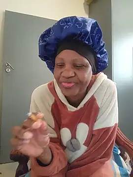Snapshot of Mommy_Sienna chatting on June 1, 2026, 6:15 am Mommy Sienna online show from June 1, 2026, 6:15 am
