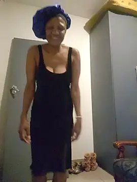 Snapshot of Mommy_Sienna chatting on June 2, 2026, 5:48 pm Mommy Sienna online show from June 2, 2026, 5:48 pm