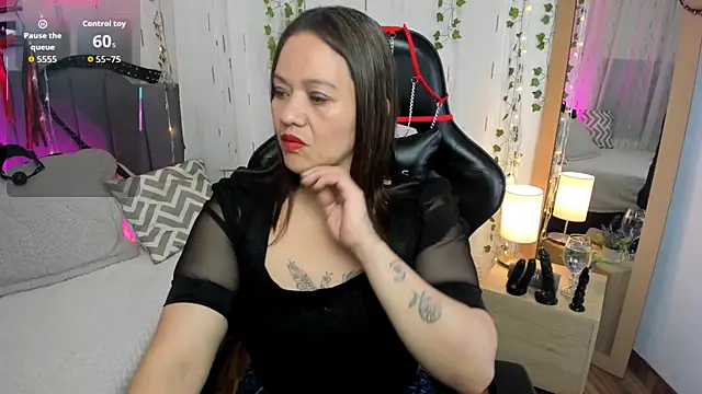 Victoria Wilde  online show from November 18, 2025, 9:25 am