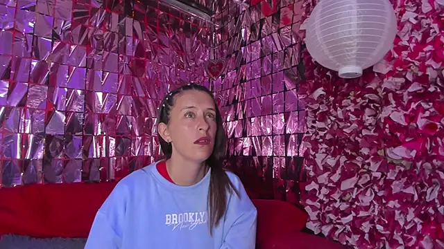 mia luna ed online show from November 16, 2025, 2:00 pm