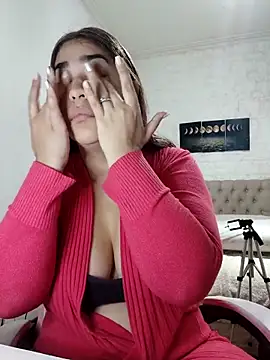 nahiarabiel33 online show from April 11, 2026, 6:34 pm