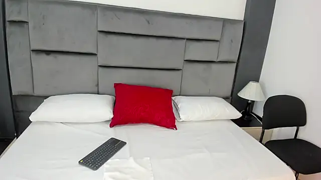 CatleyaSmith online show from December 16, 2025, 11:59 am