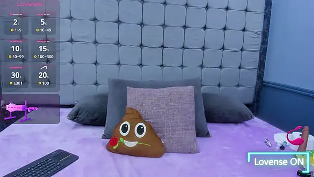 Snapshot of Maddy_Blaze chatting on November 7, 2025, 1:49 am Maddy Blaze online show from November 7, 2025, 1:49 am