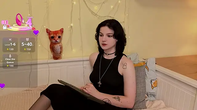 Snapshot of LatinaHuguenin chatting on November 28, 2025, 7:11 am LatinaHuguenin online show from November 28, 2025, 7:11 am