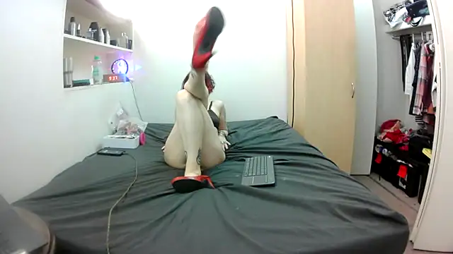 Snapshot of Empress_Lilith chatting on May 15, 2026, 2:35 pm Empress Lilith online show from May 15, 2026, 2:35 pm