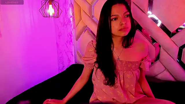 Yanna pink online show from November 7, 2025, 8:31 pm