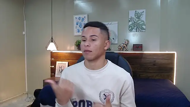 Snapshot of Liams18 chatting on November 30, 2025, 12:53 pm Liams18 online show from November 30, 2025, 12:53 pm