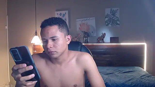 Snapshot of Liams18 chatting on December 20, 2025, 2:46 pm Liams18 online show from December 20, 2025, 2:46 pm