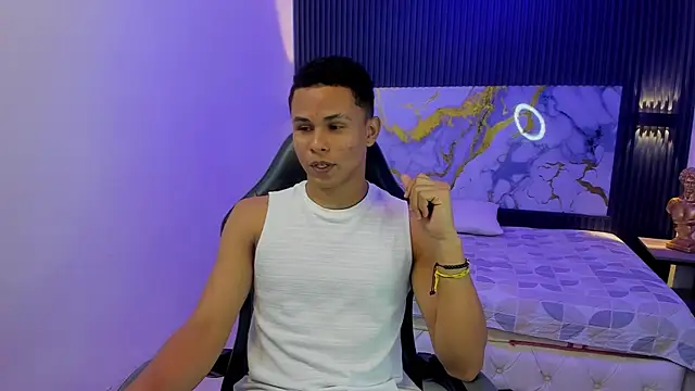 Snapshot of Liams18 chatting on April 6, 2026, 2:42 am Liams18 online show from April 6, 2026, 2:42 am