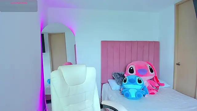 Janettcruz online show from March 28, 2026, 7:02 pm