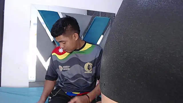 Naty And Maxx online show from December 18, 2025, 8:09 am