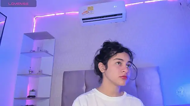 Elionor Louge online show from November 16, 2025, 12:00 pm