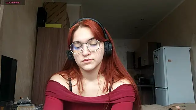 AnnikaDidomenico online show from November 18, 2025, 8:08 am