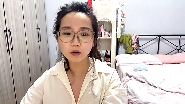 Snapshot of Hmm_0303 chatting on April 29, 2026, 4:22 pm Hmm 0303 online show from April 29, 2026, 4:22 pm