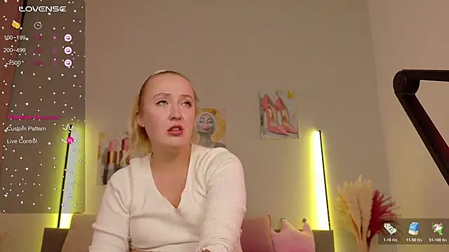 WildLady30 online show from December 15, 2025, 11:25 am