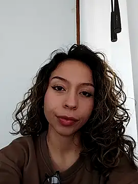 LuluuBerry online show from December 3, 2025, 4:27 pm