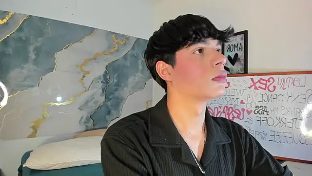 Isaac Kurtt online show from November 11, 2025, 7:36 pm