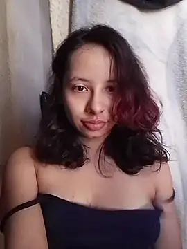 kiaralenon online show from November 6, 2025, 2:40 pm