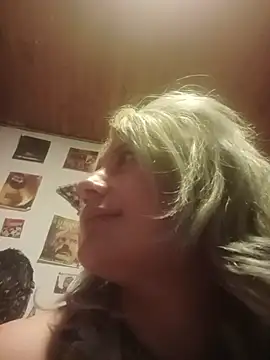 Snapshot of Hollywouldd chatting on November 12, 2025, 6:19 pm Hollywouldd online show from November 12, 2025, 6:19 pm