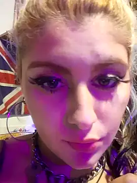 Snapshot of Hollywouldd chatting on November 13, 2025, 6:23 am Hollywouldd online show from November 13, 2025, 6:23 am