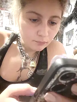 Snapshot of Hollywouldd chatting on November 22, 2025, 2:32 am Hollywouldd online show from November 22, 2025, 2:32 am