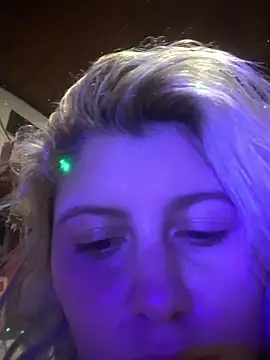 Snapshot of Hollywouldd chatting on November 28, 2025, 7:11 am Hollywouldd online show from November 28, 2025, 7:11 am