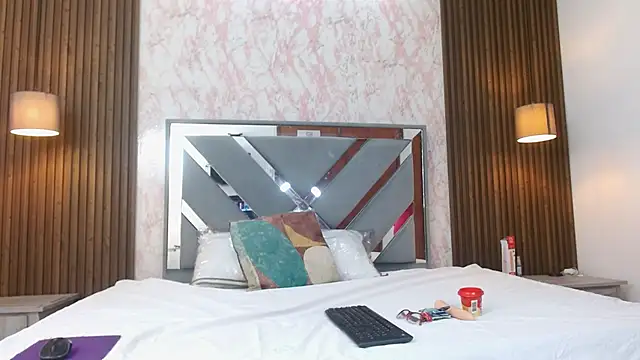 Lunaa Milf online show from November 15, 2025, 7:54 pm