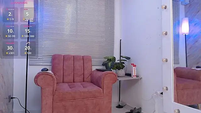 Lunaa Milf online show from November 17, 2025, 2:23 pm