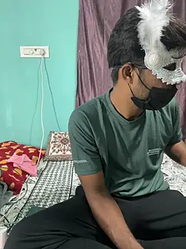 leenaboyxh online show from November 29, 2025, 4:21 pm