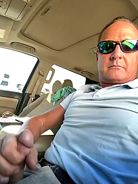 Golferkid1124 online show from November 12, 2025, 3:34 pm