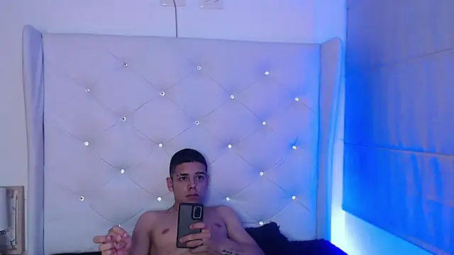 zoe kravitx online show from November 12, 2025, 3:51 am