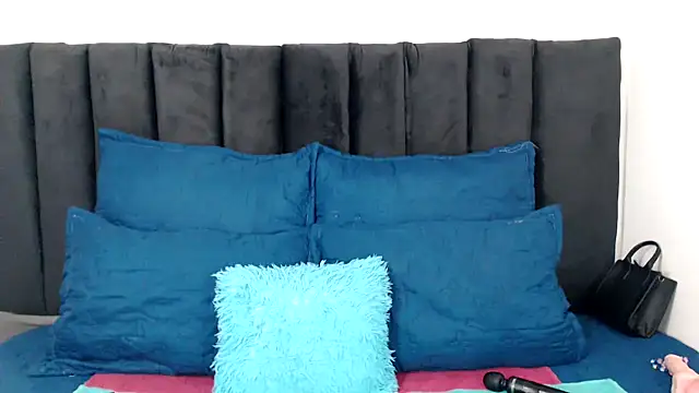 Miss-Berries online show from April 12, 2026, 10:04 pm