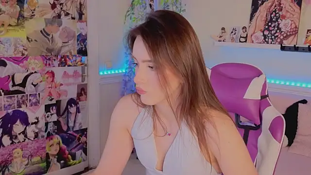 SofiBelucci online show from November 8, 2025, 1:44 pm