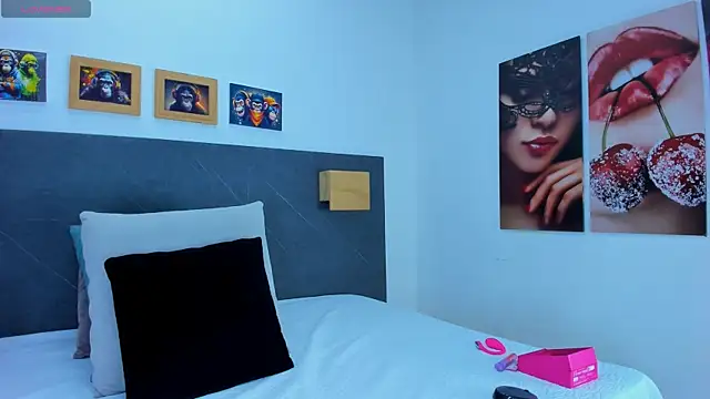 Andhrea Vale online show from April 20, 2026, 12:19 pm