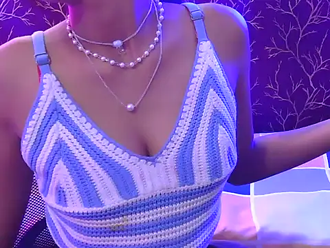 hot-nisha online show from December 19, 2025, 6:42 am