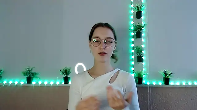 Curlyyy Girl online show from November 11, 2025, 11:43 am