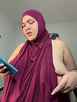 Snapshot of sweetmuslim01 chatting on January 13, 2025, 12:41 am sweetmuslim01 online show from January 13, 2025, 12:41 am