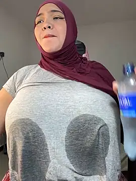 Snapshot of sweetmuslim01 chatting on January 22, 2025, 1:31 am sweetmuslim01 online show from January 22, 2025, 1:31 am