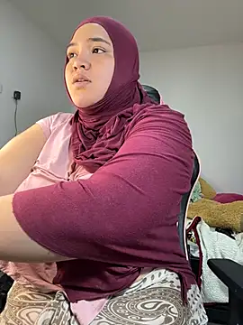 Snapshot of sweetmuslim01 chatting on February 17, 2025, 1:04 am sweetmuslim01 online show from February 17, 2025, 1:04 am