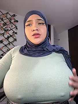 Snapshot of sweetmuslim01 chatting on March 18, 2025, 3:20 am sweetmuslim01 online show from March 18, 2025, 3:20 am