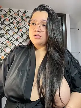 Snapshot of sweetmuslim01 chatting on March 21, 2025, 12:29 am sweetmuslim01 online show from March 21, 2025, 12:29 am