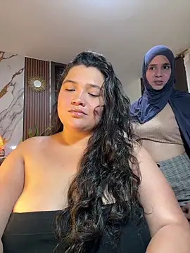Snapshot of sweetmuslim01 chatting on April 18, 2026, 3:32 am sweetmuslim01 online show from April 18, 2026, 3:32 am