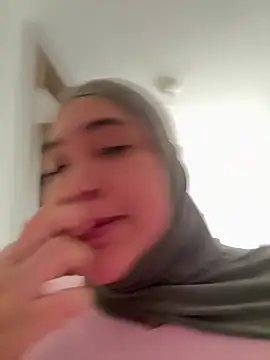 Snapshot of sweetmuslim01 chatting on May 6, 2026, 5:07 pm sweetmuslim01 online show from May 6, 2026, 5:07 pm