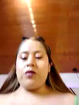 Dahianahotx69 online show from November 17, 2025, 1:39 pm