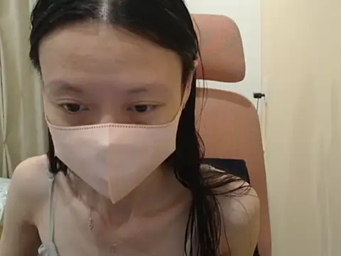 Lil-Cherries online show from April 10, 2026, 3:17 pm