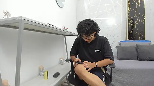 Zoro V online show from November 16, 2025, 7:41 pm