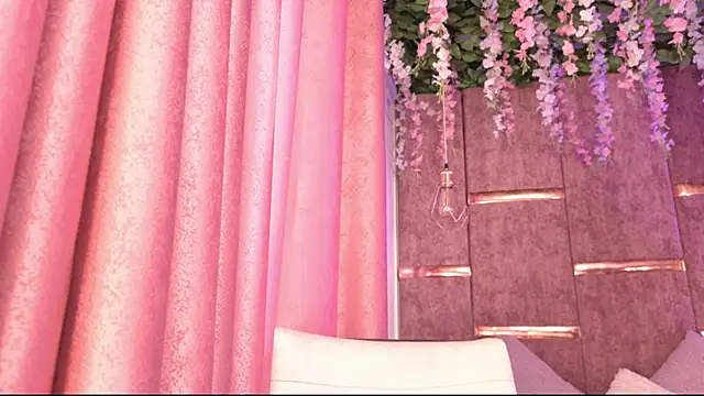 AuroraLanee  online show from November 26, 2025, 7:26 pm