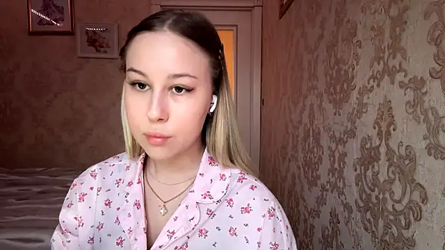 Rose Lachrymose online show from November 20, 2025, 5:29 am